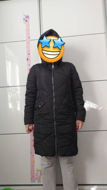 куртка зимний: Детское/подростковое зимняя куртка черного цвета.Размер 42