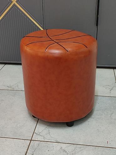 Пуфики: Элегантная банкетка прямоугольной формы, обтянутая мягкой тканью — 39