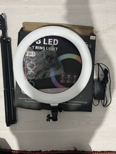 лампа для педикюра: Кольцевая RGB LED лампа, пользовались один раз, сломан пластик в