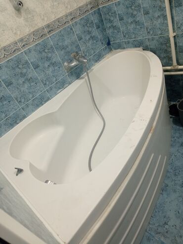 Vannalar: Ağ rəngli, künc formalı vanna otağı üçün nəzərdə tutulmuş vanna lalafo.az -da Vannalar: Ağ rəngli, künc formalı vanna otağı üçün nəzərdə tutulmuş vanna