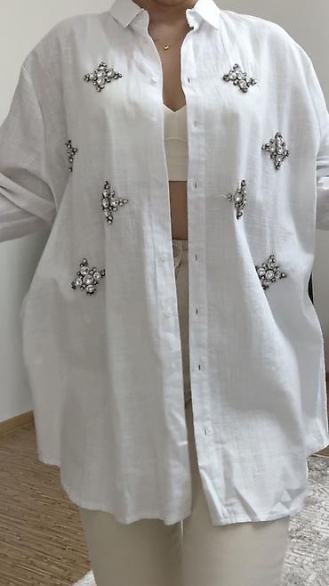 Блузки: - Универсальная база: сочетается с лонгсливами, свитерами и рубашками — 9