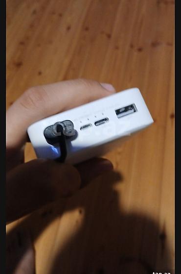 Powerbank – ağ rəngli, kompakt korpus gündelik istafade powerbank hec