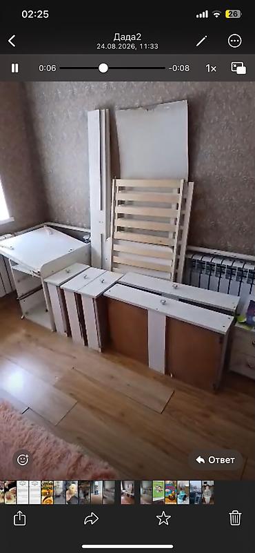 Детские кровати-трансформеры: Детская кроватка-трансформер белого цвета. Особенности: - Спальное — 2