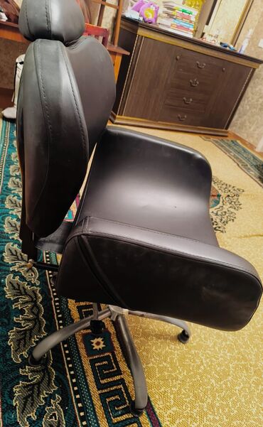 Masa və oturacaq dəstləri: Salon kreslosu - Korpus: geniş oturacaq və bel hissəsi, “bucket” tipli