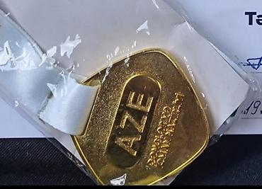 медаль: AZE yazılı qızılı rəngli medal — 1