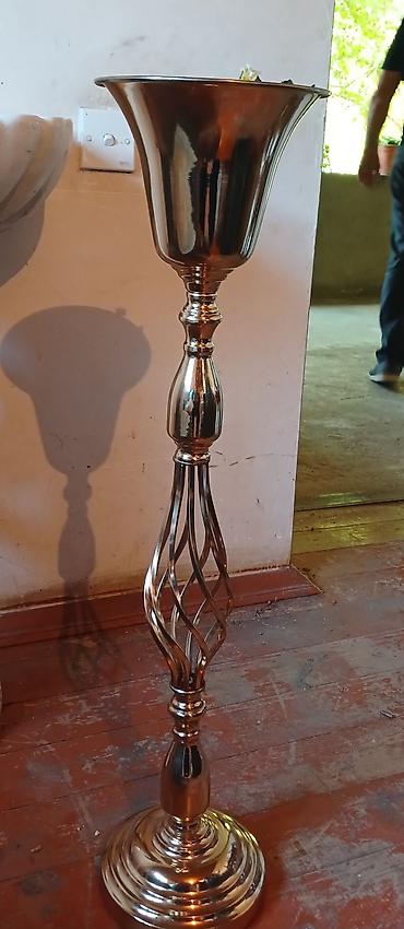 gulle: Metal döşəmə şamdan/vaza stendi - Material: parlaq cilalanmış metal - — 1