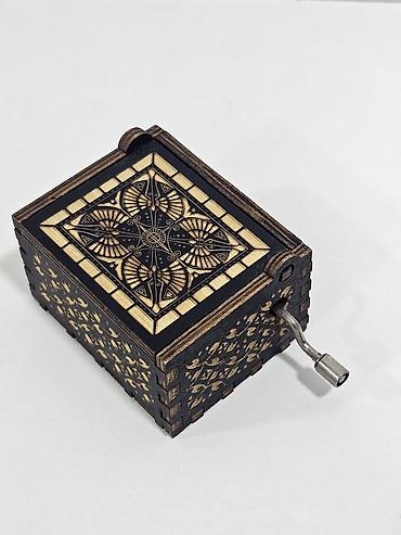 Sandıqlar: Taxta əl çevirməli musiqi qutusu - Material: qara və təbii tonlarda — 3