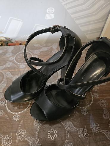 Basanoşka və səndəllər: Qadın yüksək dabanlı sandal – qara rəng az islenmis. real alana — 4