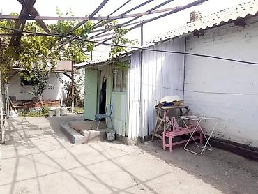 Продажа полдома: Срочно Мал базар жакта жер уй сатылат обмен бар . Под бизнес, под — 16