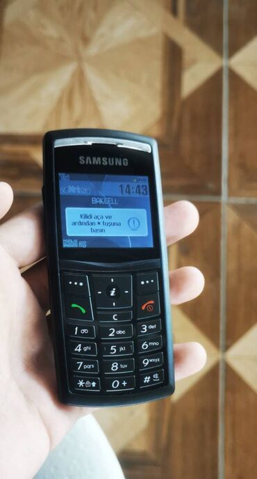 ikinci əl telefon: Samsung X820
