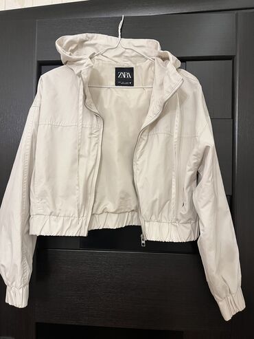 Digər kişi ayaqqabıları: Zara qadın kapişonlu kurtka 
bir neçe defe geyilib teze kimidir — 6