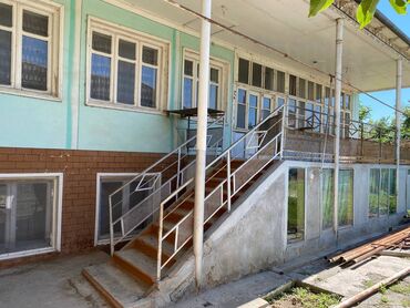 salyanda satilan evler: 7 otaqlı, 1000 kv. m, Təmirsiz