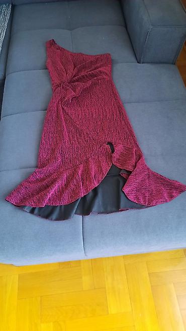 pantalone helanke: Elegantna bordo haljina na jedno rame - Fason: uska silueta do — 1