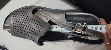 shoes: Srebrne sandale nove 39/40,preudobnemekane.Imaju siroku gumenu traku — 2