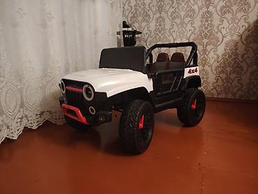 Детские электрокары: Uşaq elektrik maşını – off-road tipli 4x4 jeeplə oxşar dizayn — 1