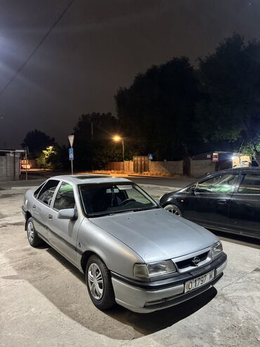 Opel: Opel Vectra: 1994 г., 1.5 л, Механика, Бензин, Седан