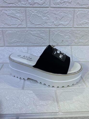 Papuče: Nova kolekcija
1600din.
36-40 — 16