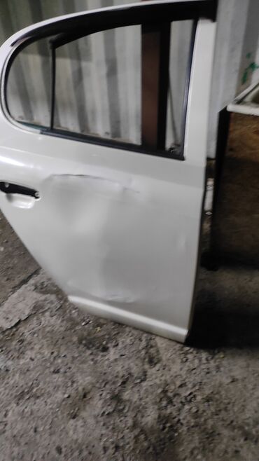 Автозапчасти: Задняя правая дверь Toyota 2003 г., Б/у, цвет - Белый,Оригинал