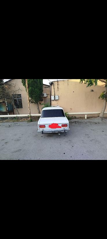 VAZ (LADA): VAZ 2103, ağ rəng, klassik sedan. Xüsusiyyətlər: - Kuzov: 4 qapılı — 1