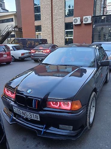 bmw tekeri: BMW 3 Seriya E36 sedan, qara rəng. M-üslub bədən dəsti və ön splitter — 3