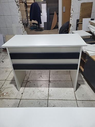 ofis stolu: Ağ rəngdə kompakt iş masası - Material: laminat/MDFlam tipli ağ panel — 6
