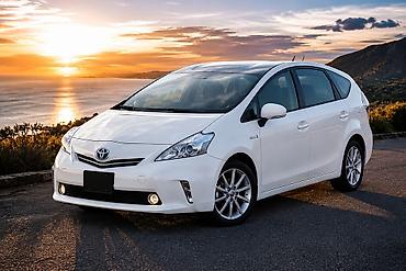 Toyota Prius V: 2012 г., 1.8 л