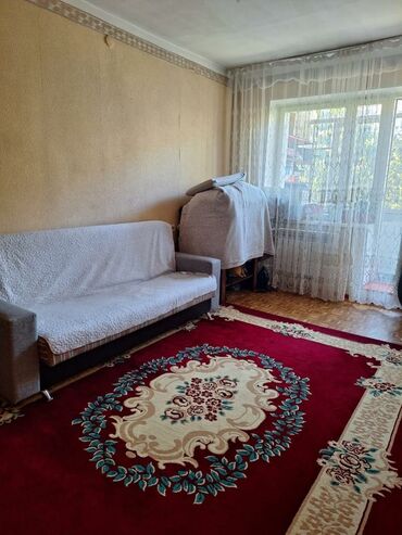 квартира обмен на частный дом: 1 бөлмө, 28 кв. м, 104-серия, 2 кабат, Эски ремонт