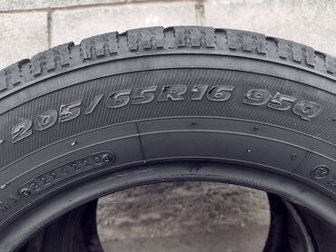 оборудование для шиномонтаж: Зимние шины в хорошем состоянии 205/65R16, ц