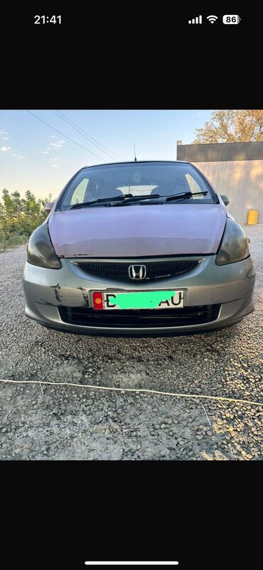 арзан баада машиналар: Honda Fit: 2002 г., 1.3 л, Вариатор, Бензин, Хетчбек