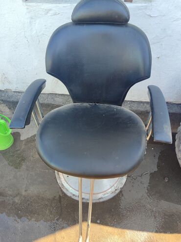 кресло салон: Срочно,спинка откидывается кресло больше для визажистов подходит или