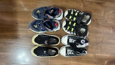 дом вещи: 4 пары обуви + 2 пакета одежды на возраст 5-6 лет