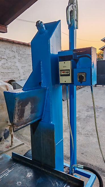 gigatron merdevine: Na prodaju cepac za drva 24t, poluautomatski, zahvat 360mm. Cena — 3