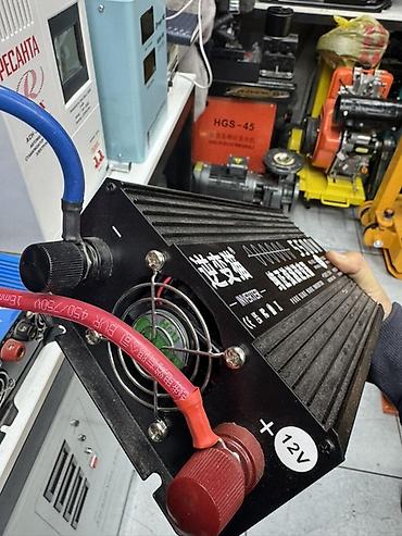 инвертор тока: Инвертор 12V–220V, 5500W (пиковая), чистая синусоида. Инвертор — 3