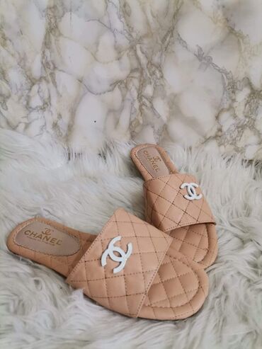 Papuče: Papuce 1.700
Kompleti 2.900 — 15