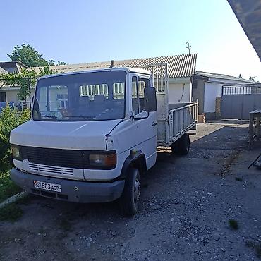 бампер на 2107: Бортовой грузовик Mercedes-Benz (серия T2/508–609) с двойной кабиной — 1