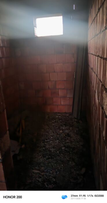 Həyət evləri və villaların satışı: Satılır: yarımçıq tikili həyət evi - Divarlar: keramzit/kərpic — 9