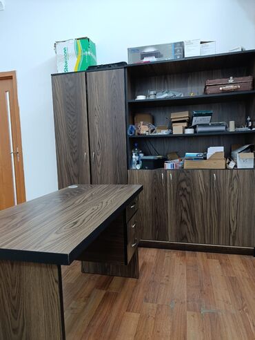 Ofis masaları: İşlənmiş, İşçi üçün, Kvadrat masa