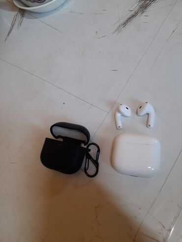 apple airpods qiymeti: İşlənmiş Simsiz (Bluetooth) Qulaqcıqlar, Apple, rəng - Ağ