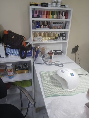 Tibbi çarpayılar: İşlənmiş, Manikür üçün masa, Güzgüsüz