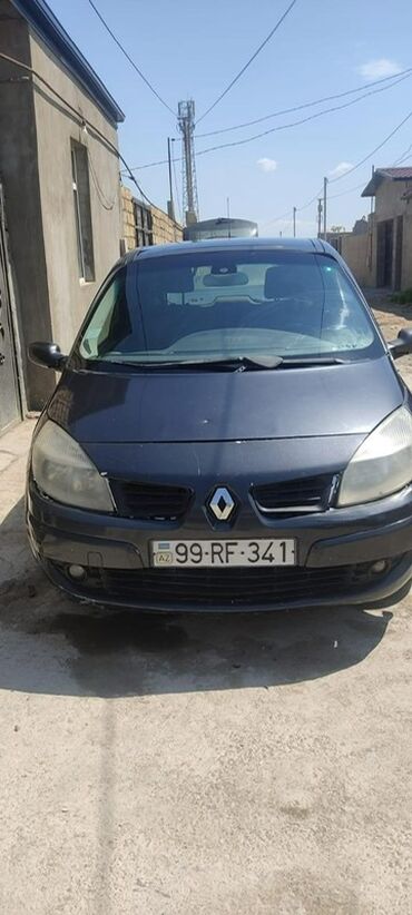Tünd boz rəngli Renault Scenic modeli minivan. Avtomobilin salonu bej