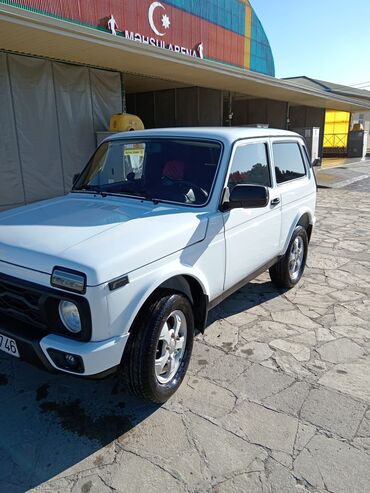 vaz ölüxana: VAZ (LADA) 4x4 Niva: 1.7 l | 1996 il | 145000 km Ofrouder/SUV