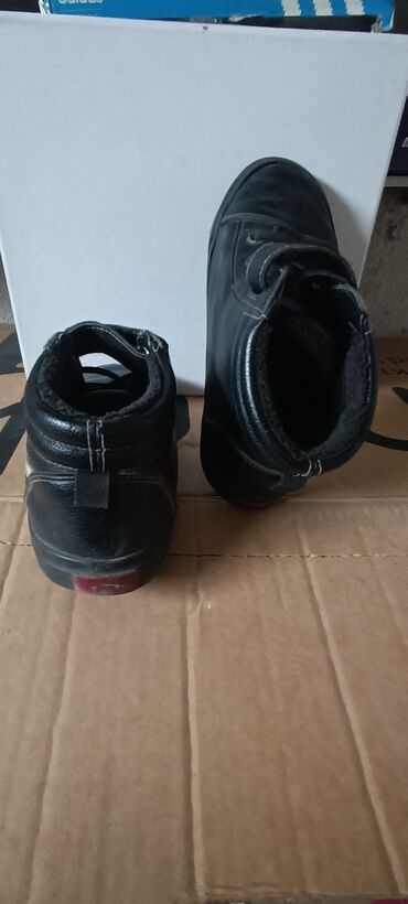 зимние мужские обувь: Зимние ботинки34-35