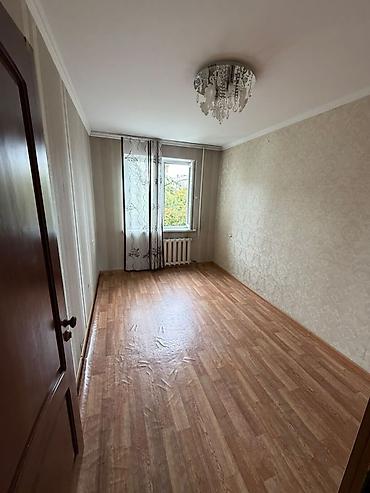алтын казык ж м: 3 комнаты, 58 м², 104 серия, 4 этаж, Косметический ремонт — 4