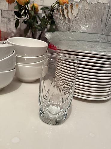 Наборы посуды: Продаю посуду(все вместе), в отличном состоянии Тарелки маленькие 17шт — 4