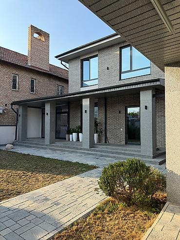 Үйлөрдү сатуу: 6 бөлмө, 250 м², 4 соток, Бишкек, 3-мкр Кыймылсыз мүлк агенттиги — 2