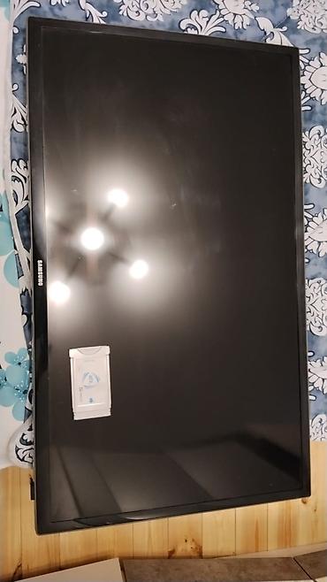 ТВ и видео: Б/у Телевизор Samsung LED экран 82" — 1