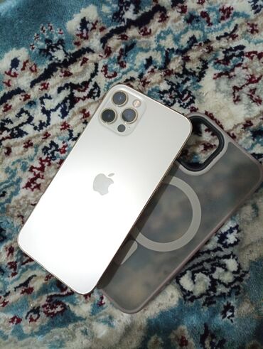 Apple iPhone: IPhone 12 Pro, Б/у, 256 ГБ, Золотой, Зарядное устройство, Защитное стекло, Чехол, 85 %