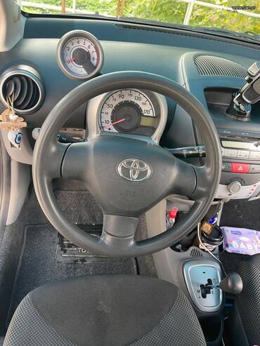 Toyota: Toyota Aygo: 1 l. | 2010 έ. Χάτσμπακ — 9