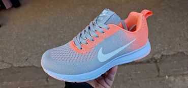 guci tasna i sandalete: Nike, 42, bоја - Šareno