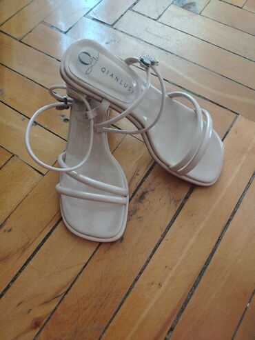 adidas adilette qadın səndəlləri: Ölçü: 37, rəng - Bej, Yeni